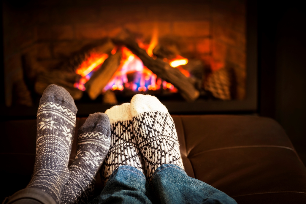 feet-in-winter-socks-before-fireplace